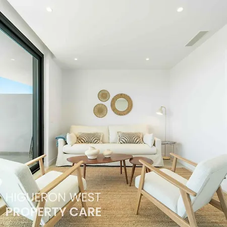 El Sol Sur - South-facing Terrace With Pool Views, アパート