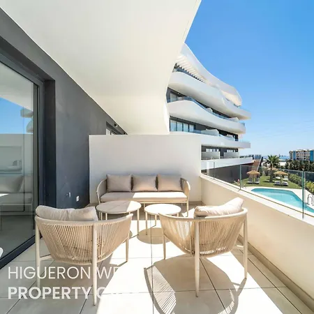 El Sol Sur - South-facing Terrace With Pool Views, アパート フエンヒロラ